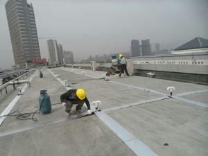 別墅地下室近期出現幾個小縫隙漏水，怎么修補?